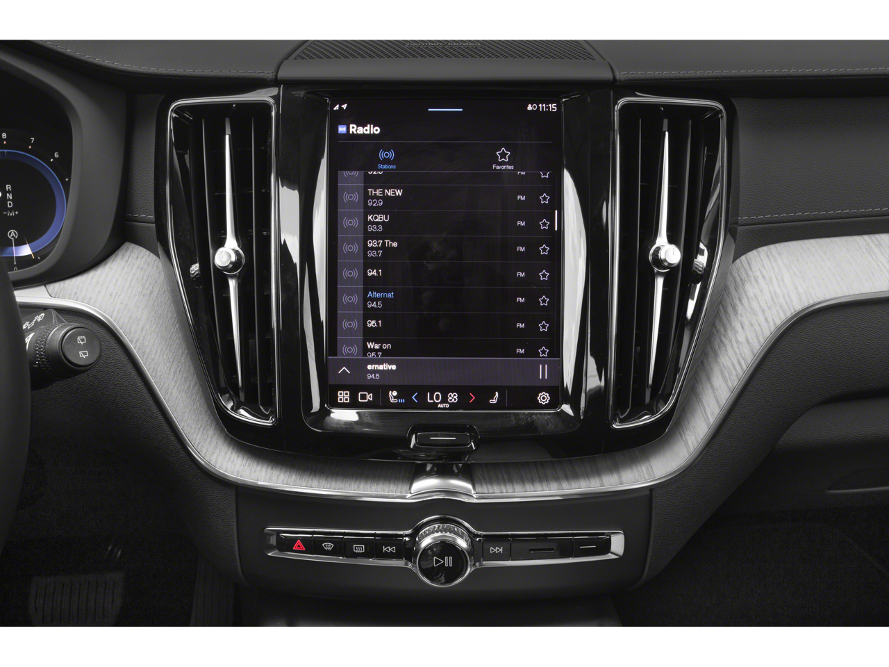 2022 Volvo XC60 B6 R-Design