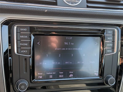 2017 Volkswagen Passat 1.8T R-Line