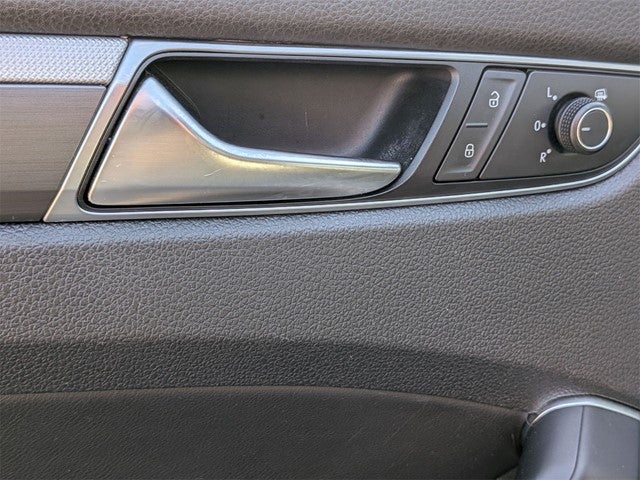 2017 Volkswagen Passat 1.8T R-Line