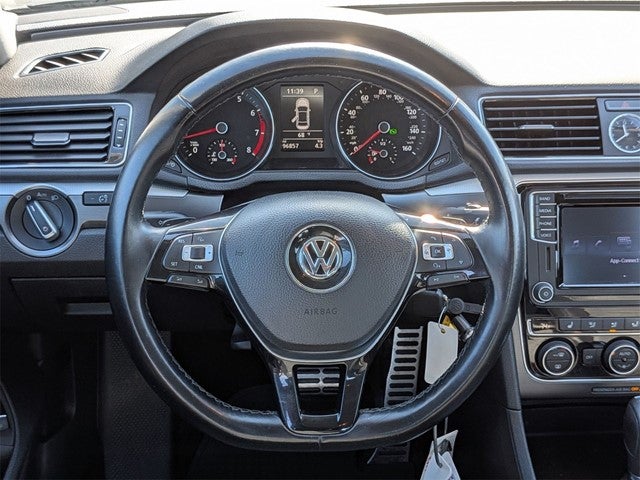 2017 Volkswagen Passat 1.8T R-Line