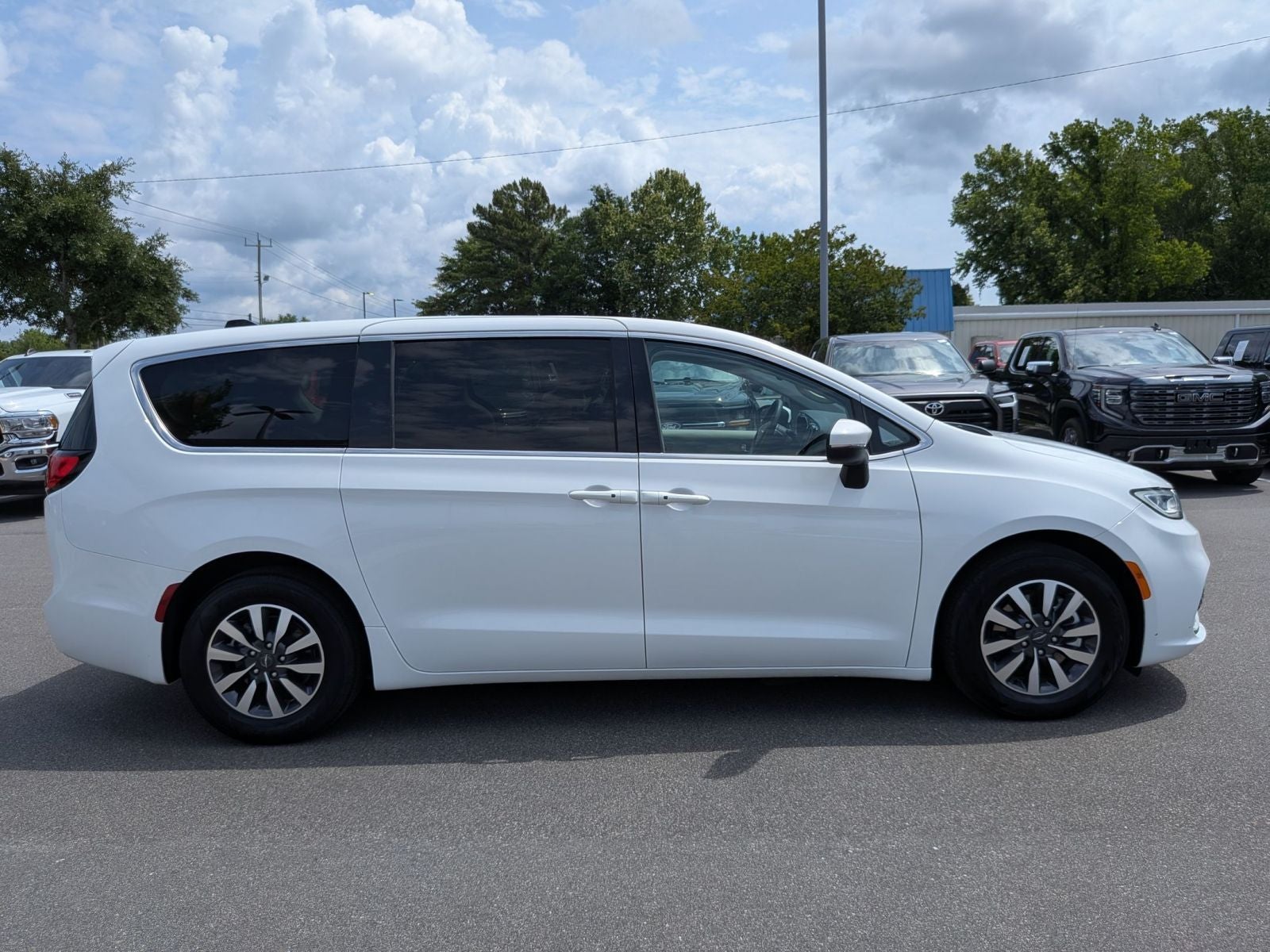 2023 Chrysler Pacifica Hybrid Touring L