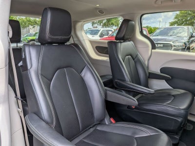2023 Chrysler Pacifica Hybrid Touring L