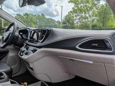 2023 Chrysler Pacifica Hybrid Touring L