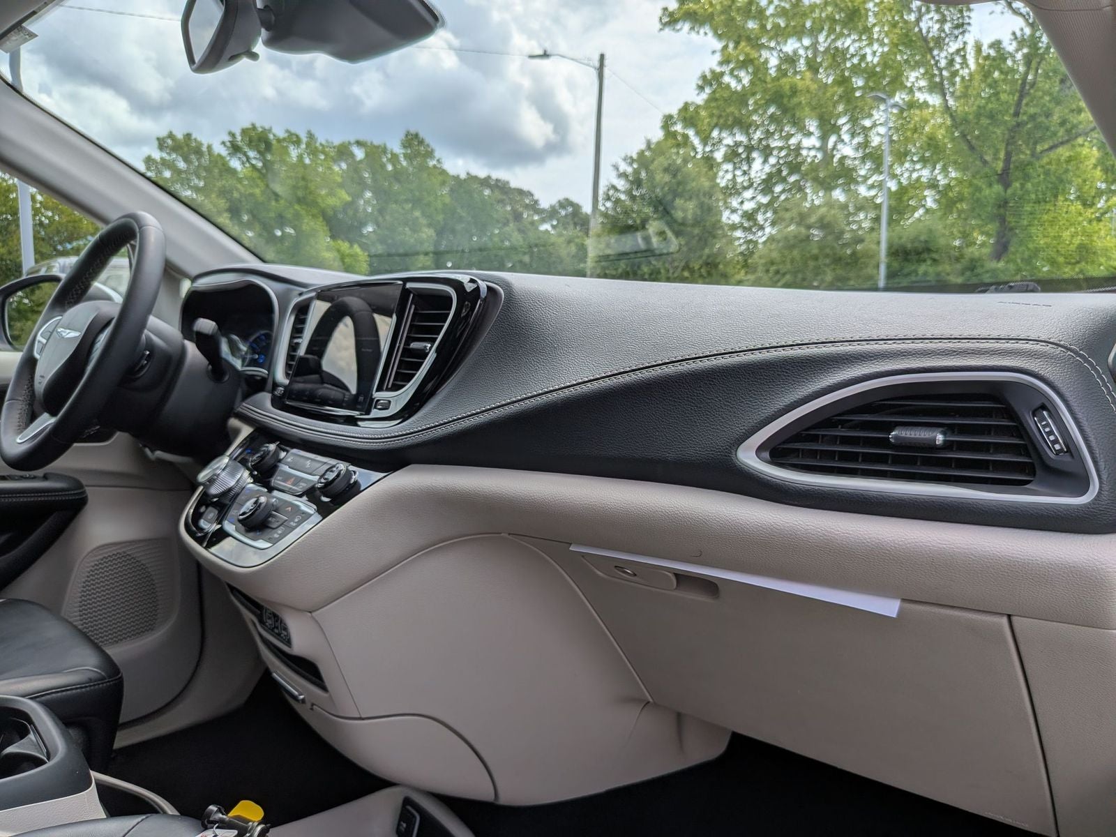 2023 Chrysler Pacifica Hybrid Touring L