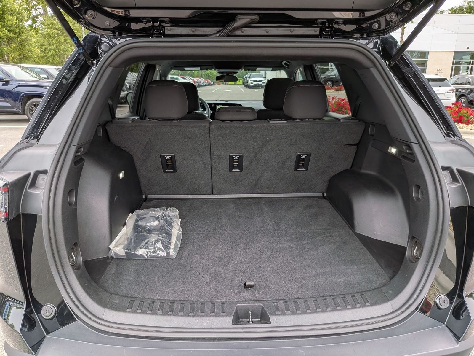 2025 Chevrolet Equinox LT - Photo 32