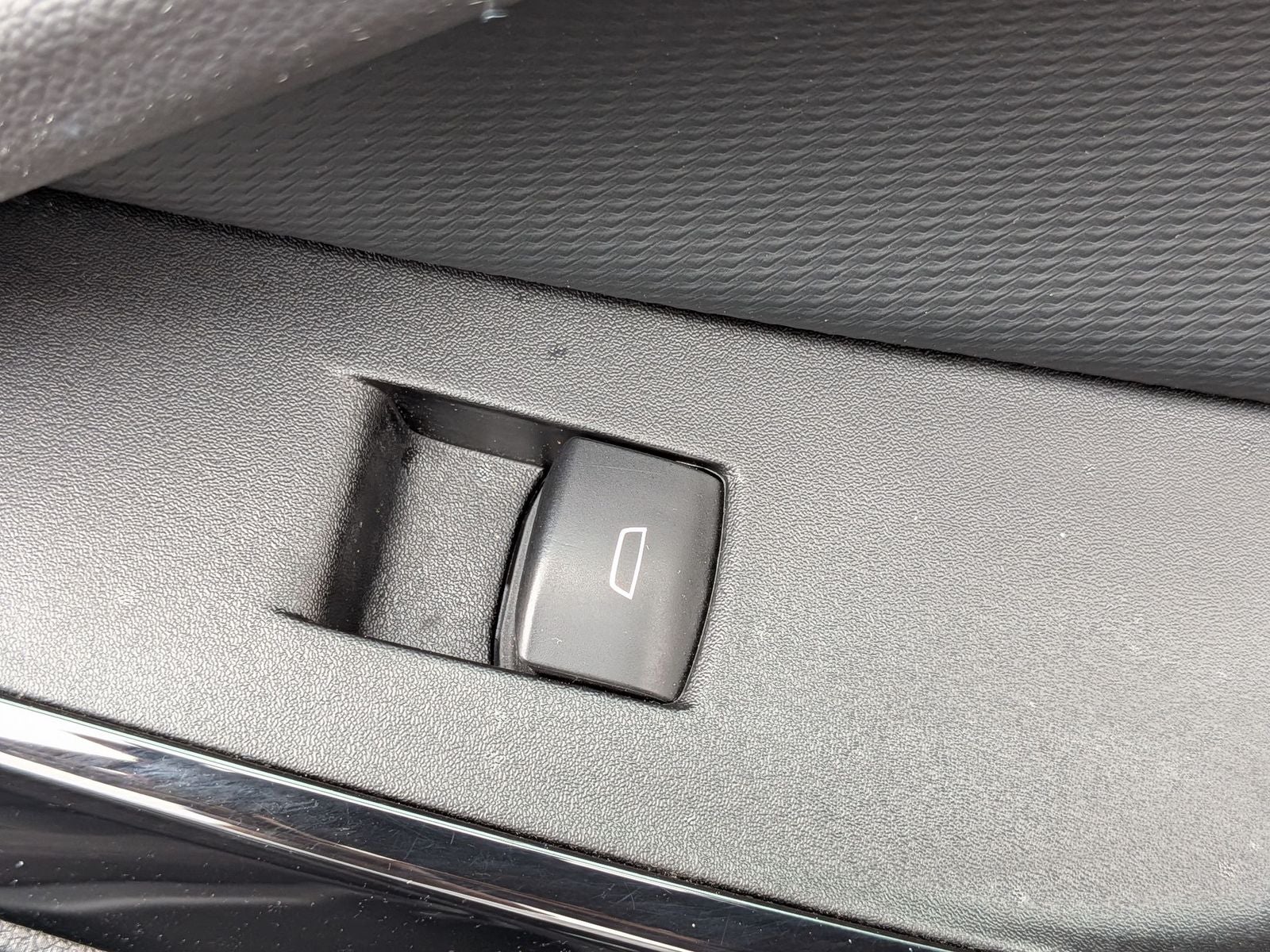 2025 Chevrolet Equinox LT - Photo 36