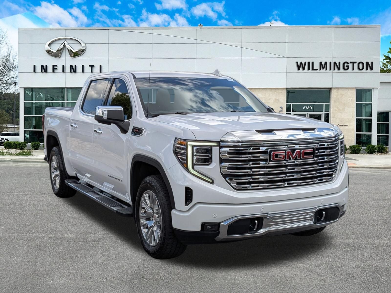 2023 GMC Sierra 4WD Crew Cab Short Box Denali's photo