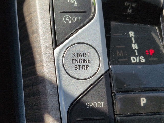 2025 BMW 3 Series 330i
