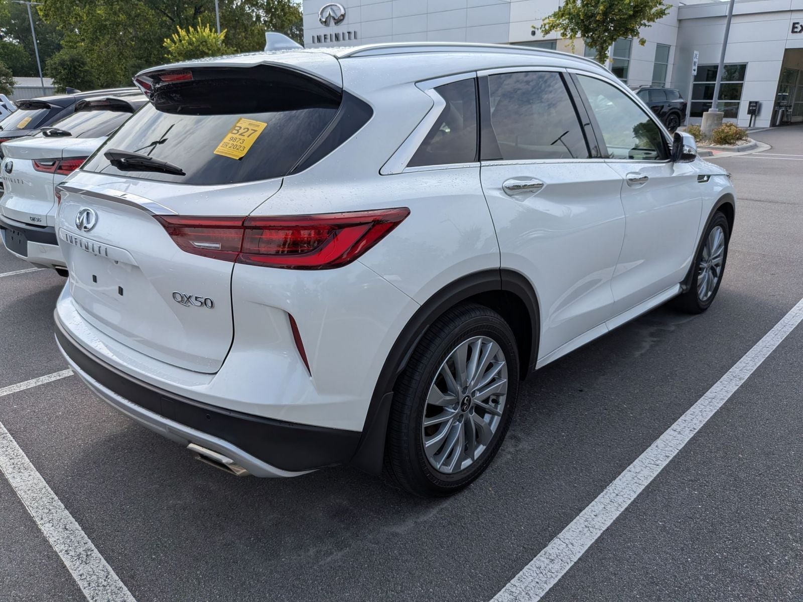 2023 INFINITI QX50 LUXE