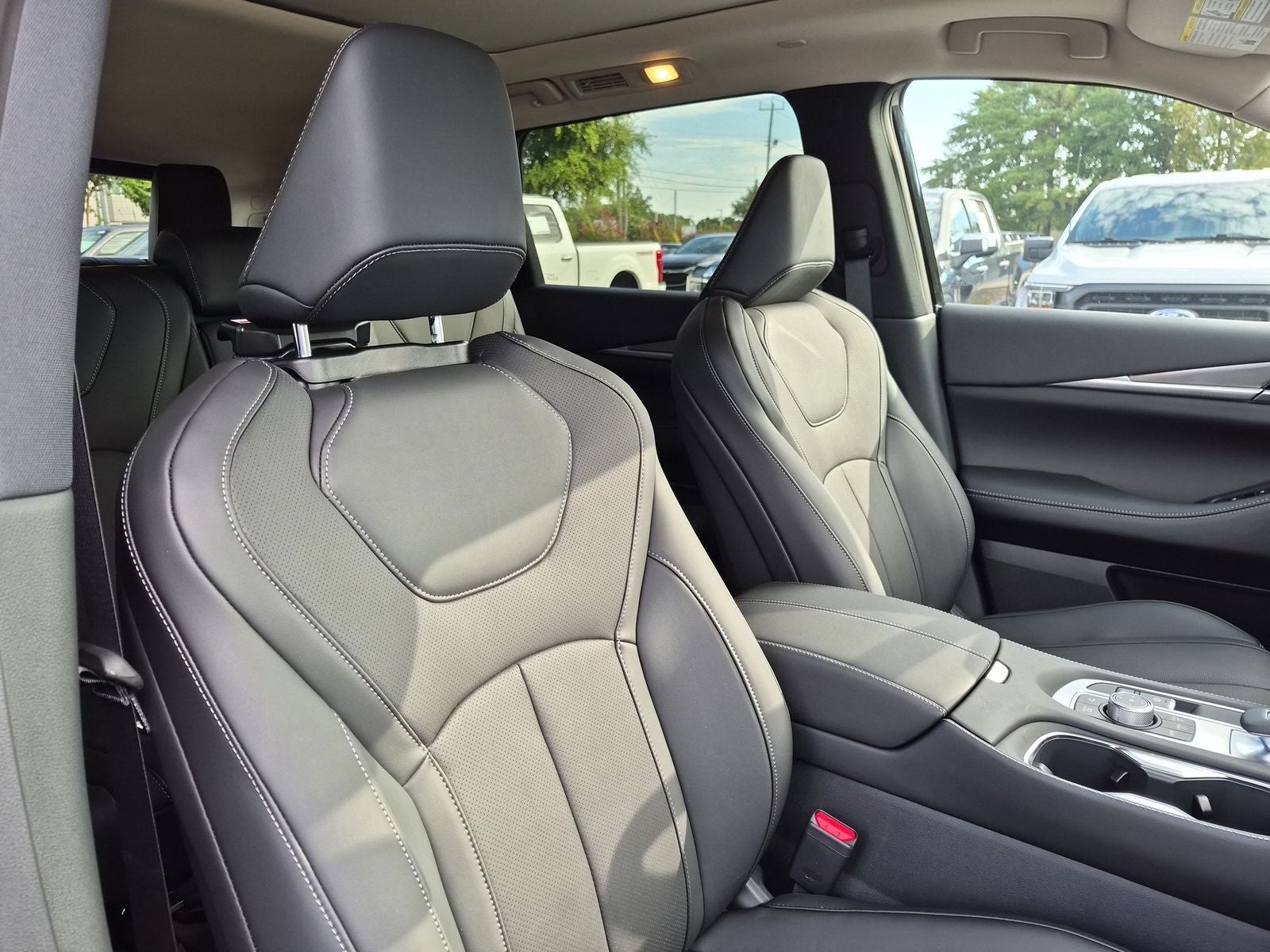 2027 INFINITI QX60 LUXE