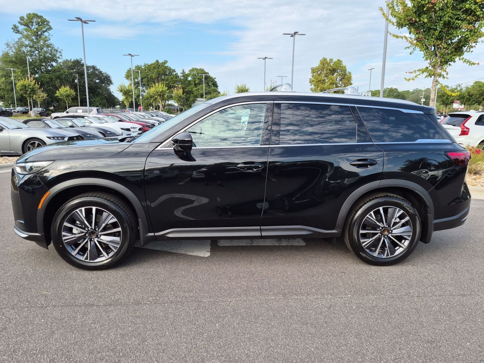 2027 INFINITI QX60 LUXE