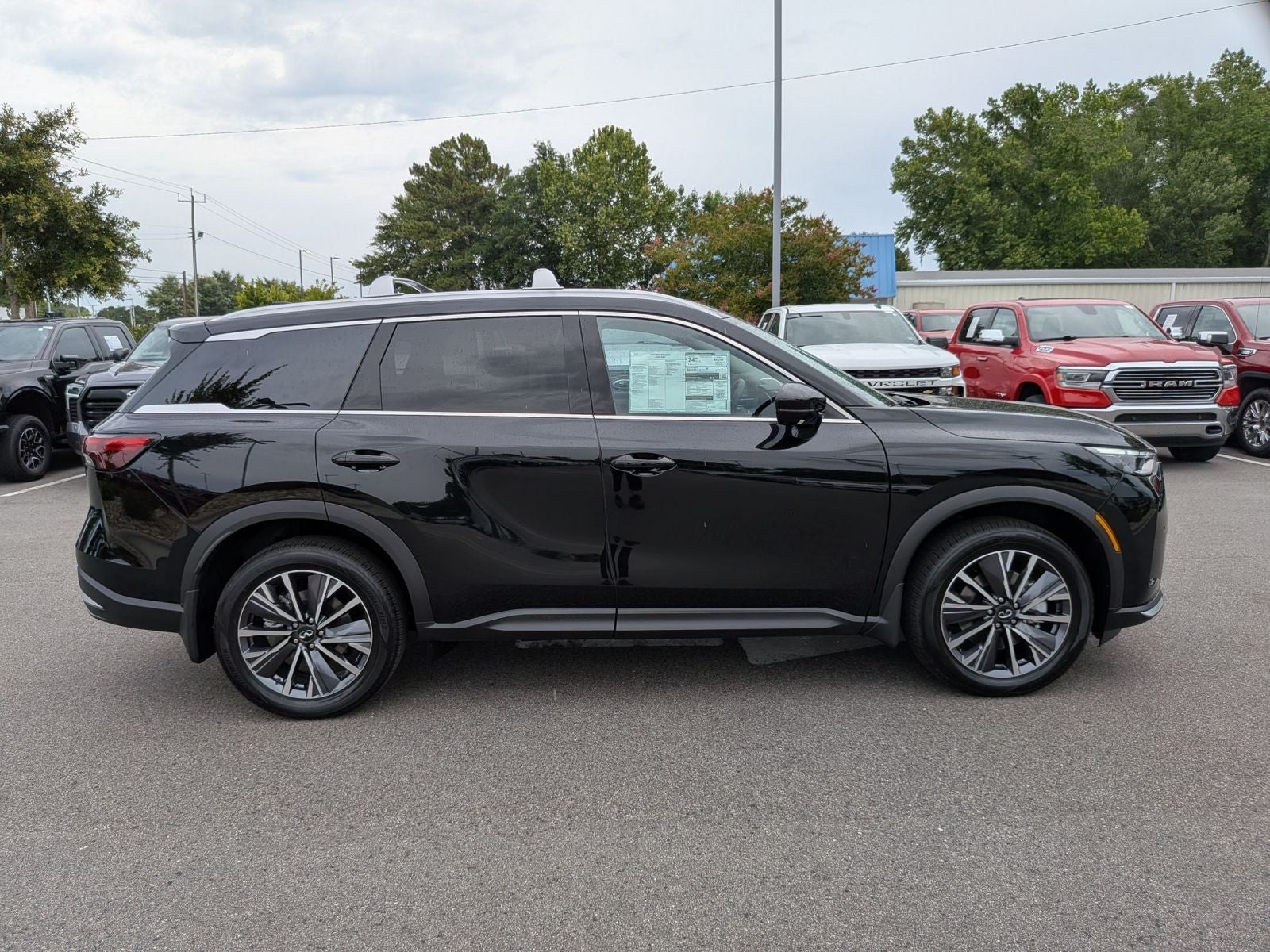 2027 INFINITI QX60 LUXE