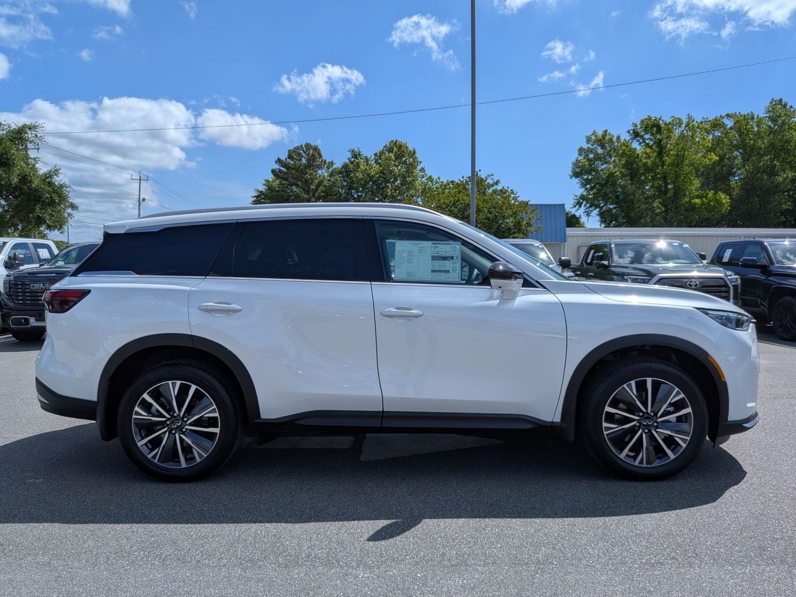 2027 INFINITI QX60 LUXE