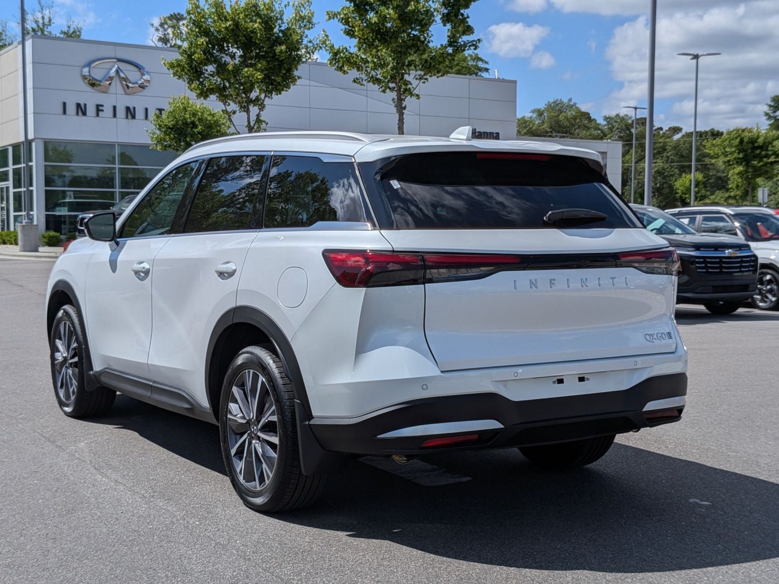 2027 INFINITI QX60 LUXE