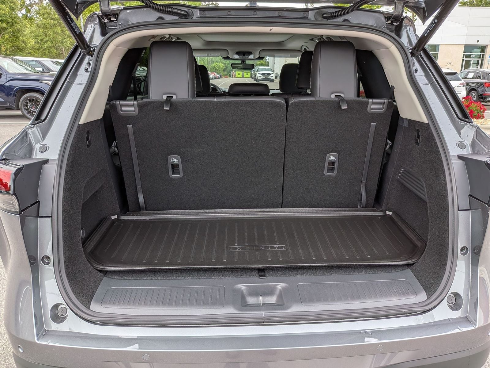 2027 INFINITI QX60 LUXE
