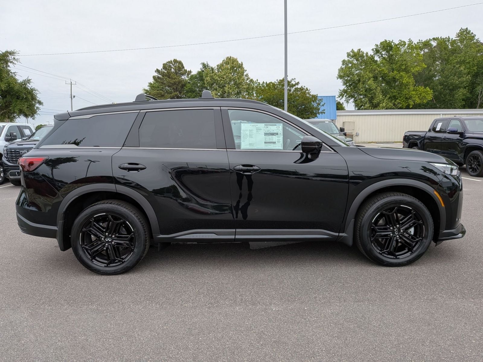2027 INFINITI QX60 LUXE