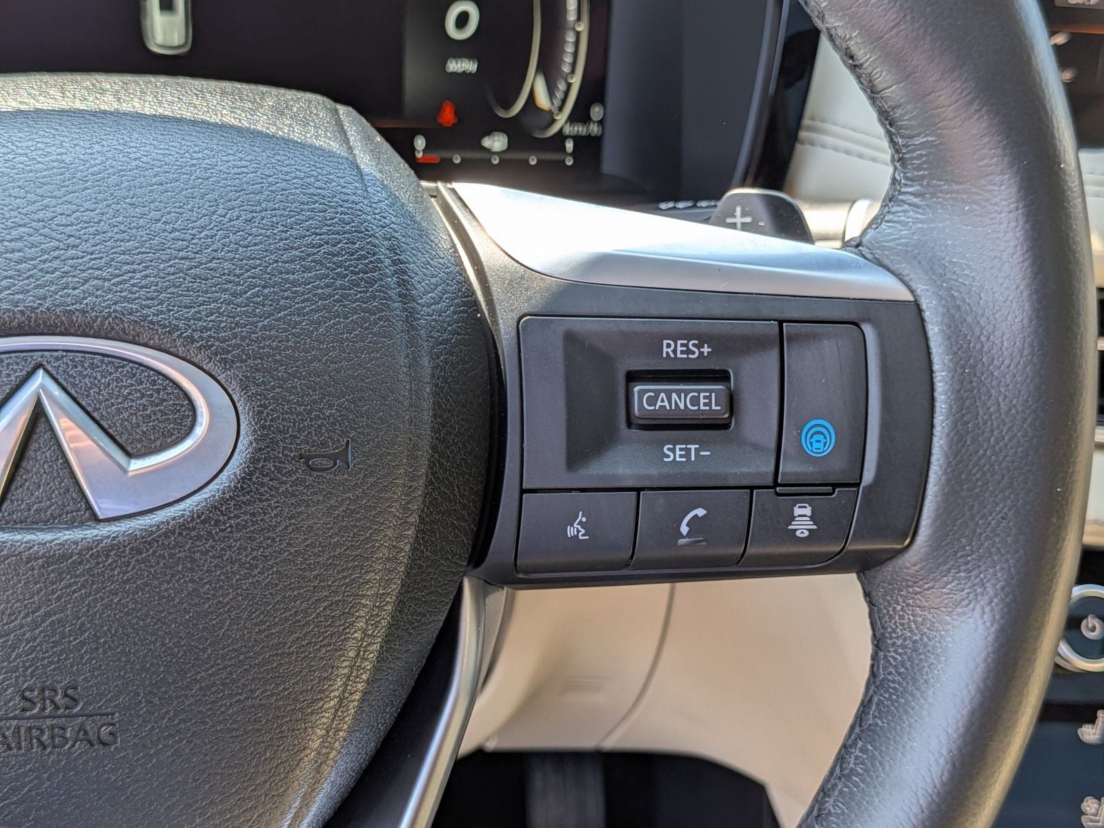 2023 INFINITI QX60 LUXE