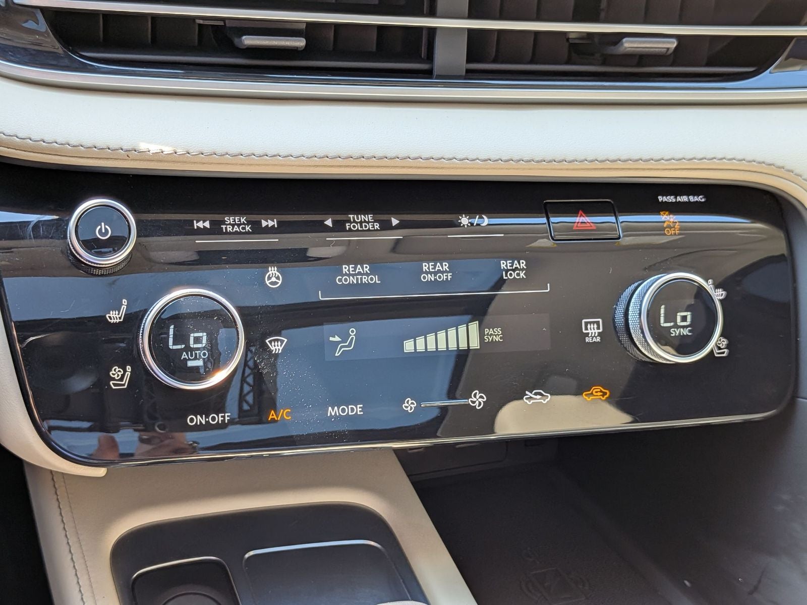 2023 INFINITI QX60 LUXE