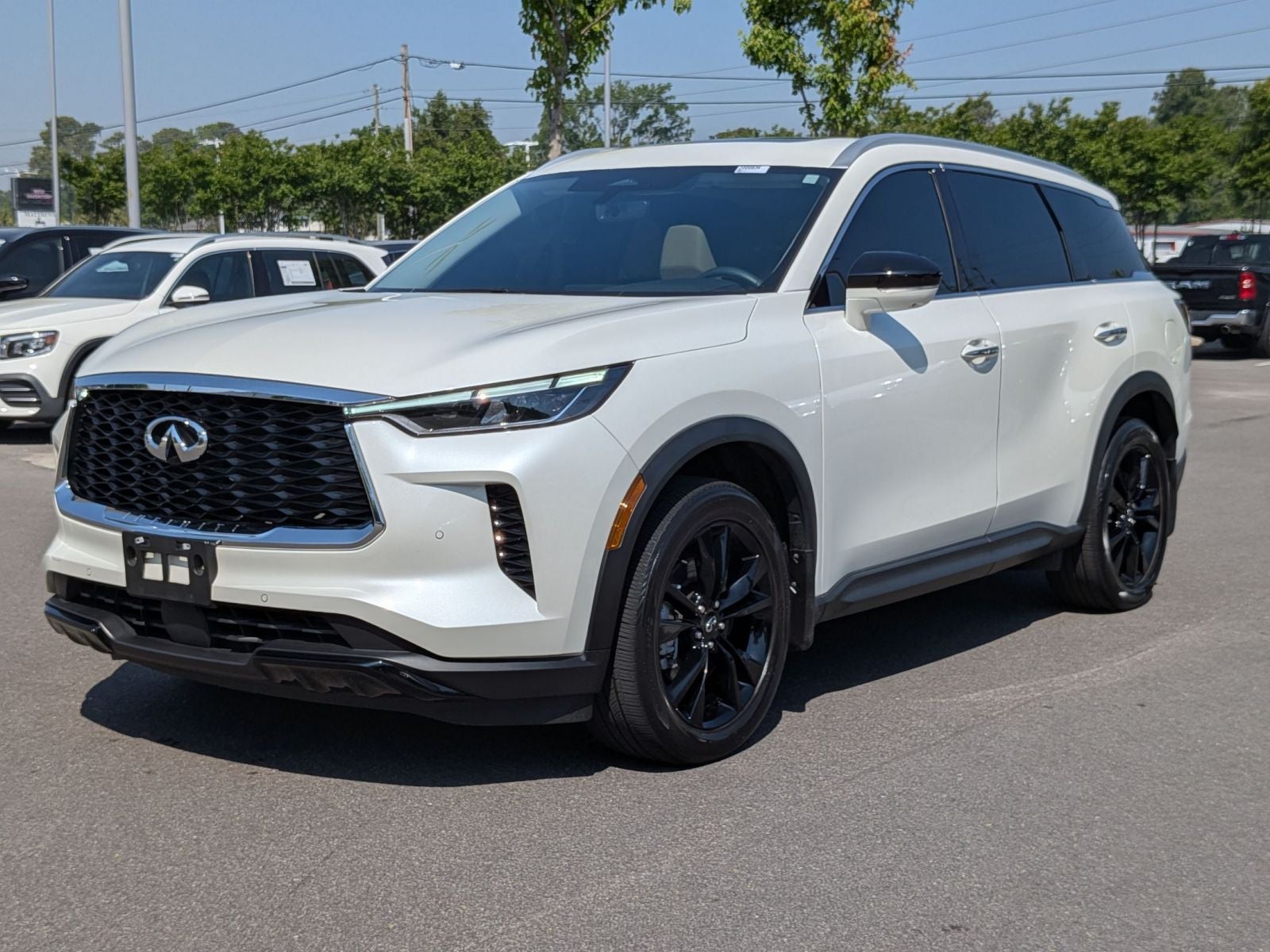 2023 INFINITI QX60 LUXE