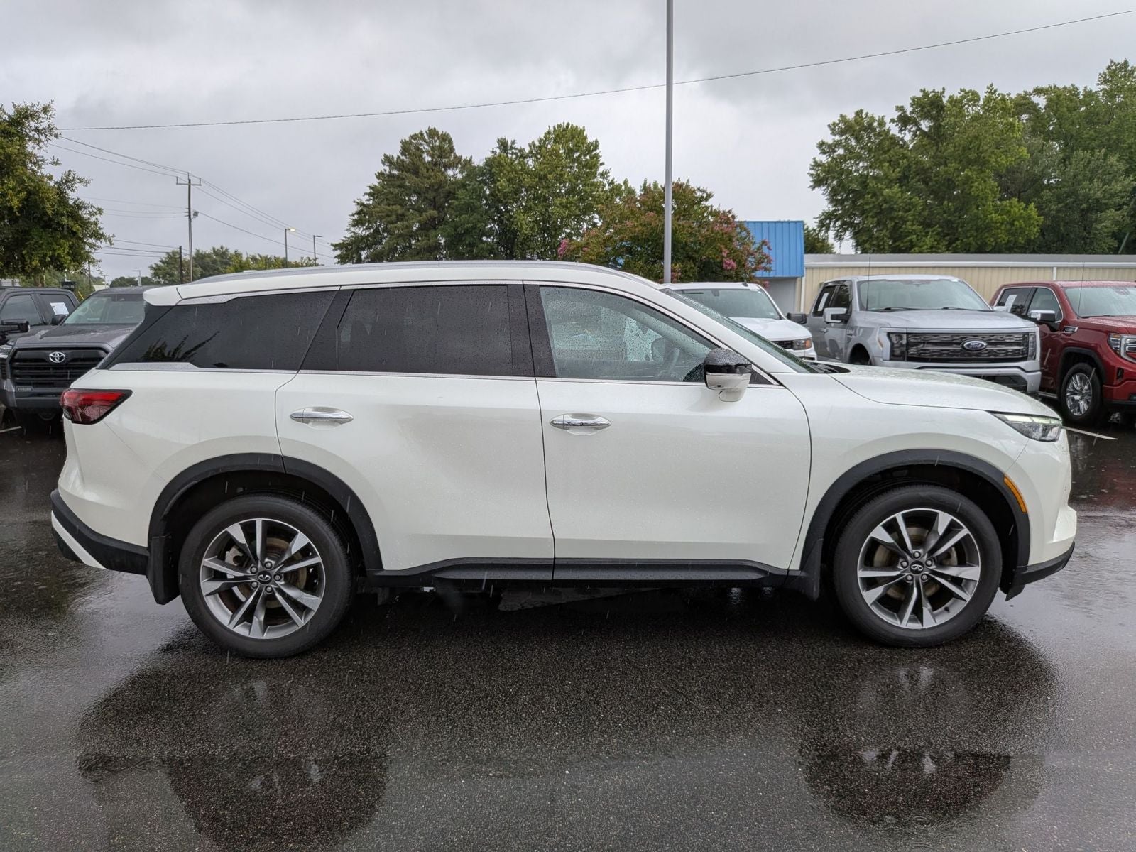 2023 INFINITI QX60 LUXE