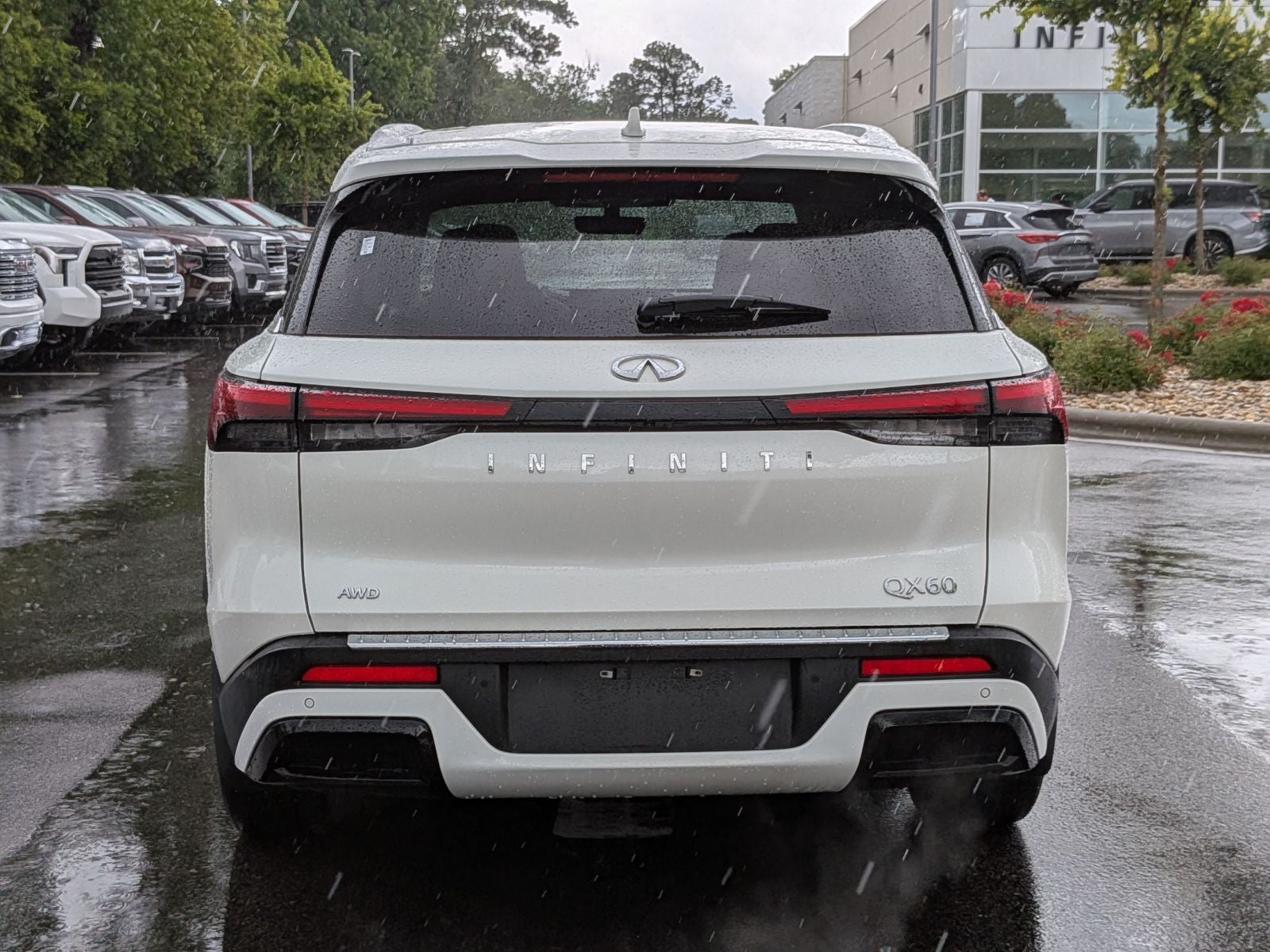 2023 INFINITI QX60 LUXE