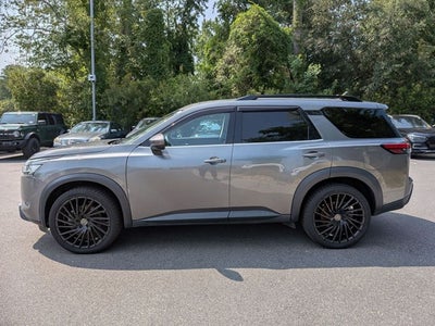 2022 Nissan Pathfinder SV