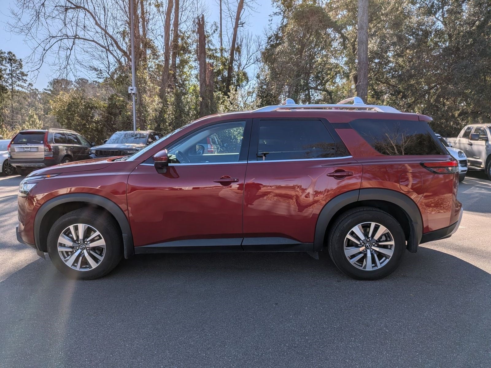 2022 Nissan Pathfinder SL