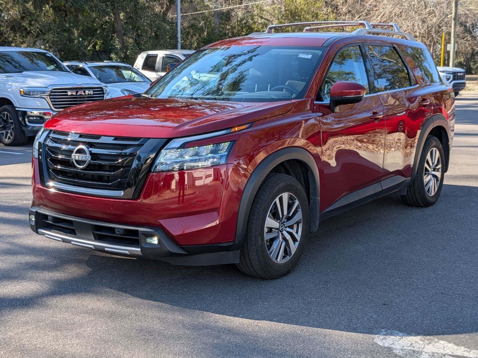 2022 Nissan Pathfinder SL