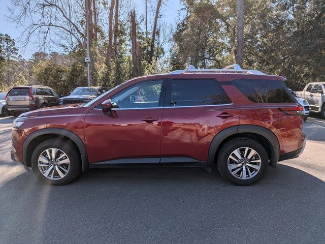 2022 Nissan Pathfinder SL