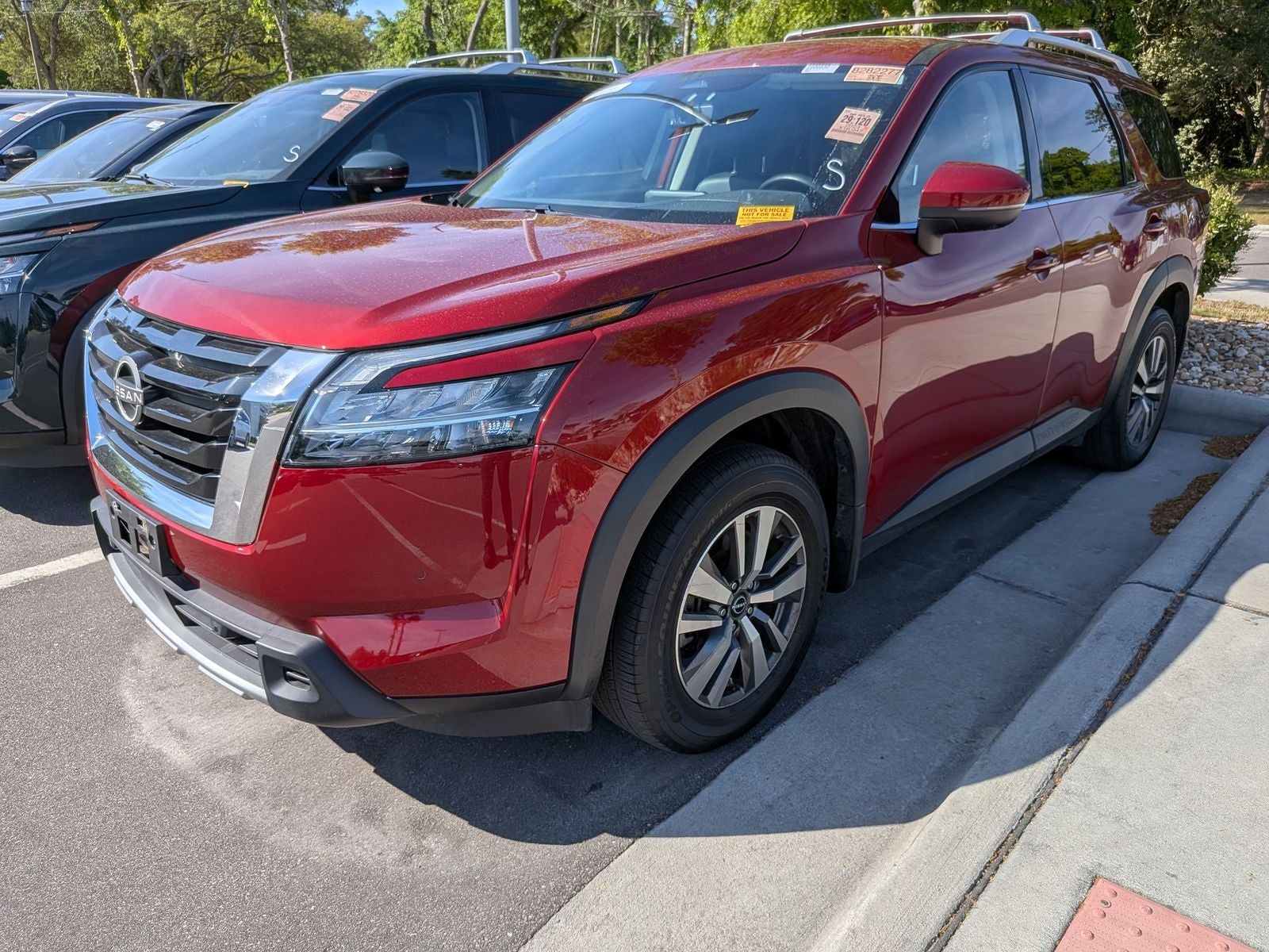 2023 Nissan Pathfinder SL