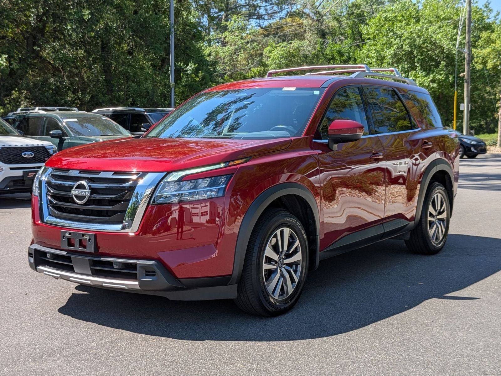 2023 Nissan Pathfinder SL