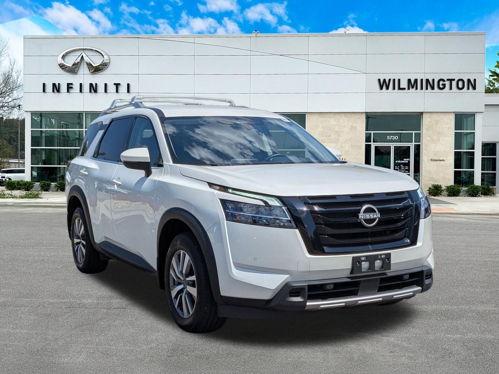 2023 Nissan Pathfinder SL