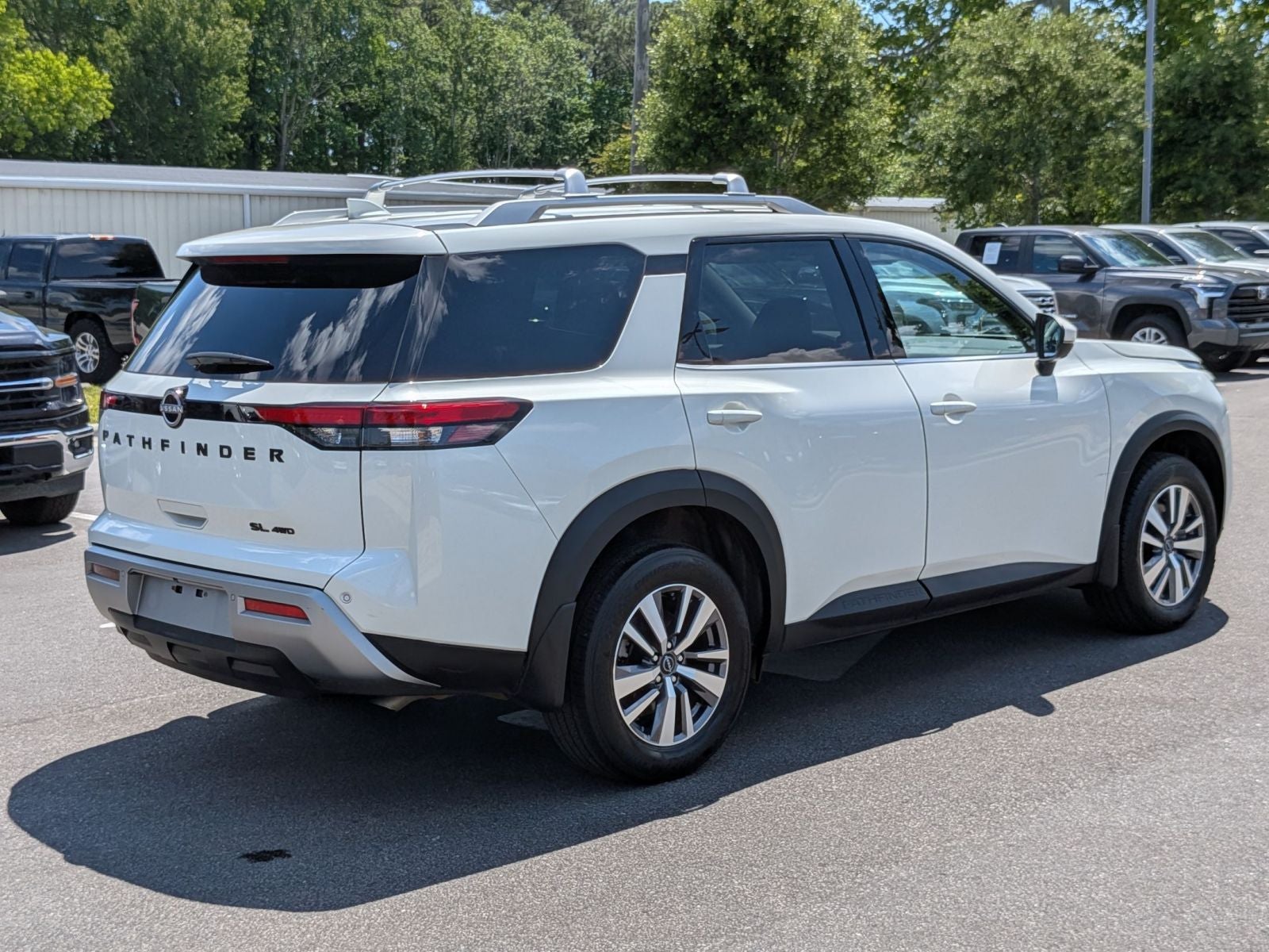 2023 Nissan Pathfinder SL