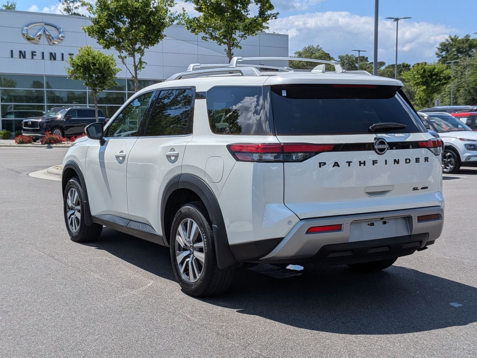 2023 Nissan Pathfinder SL