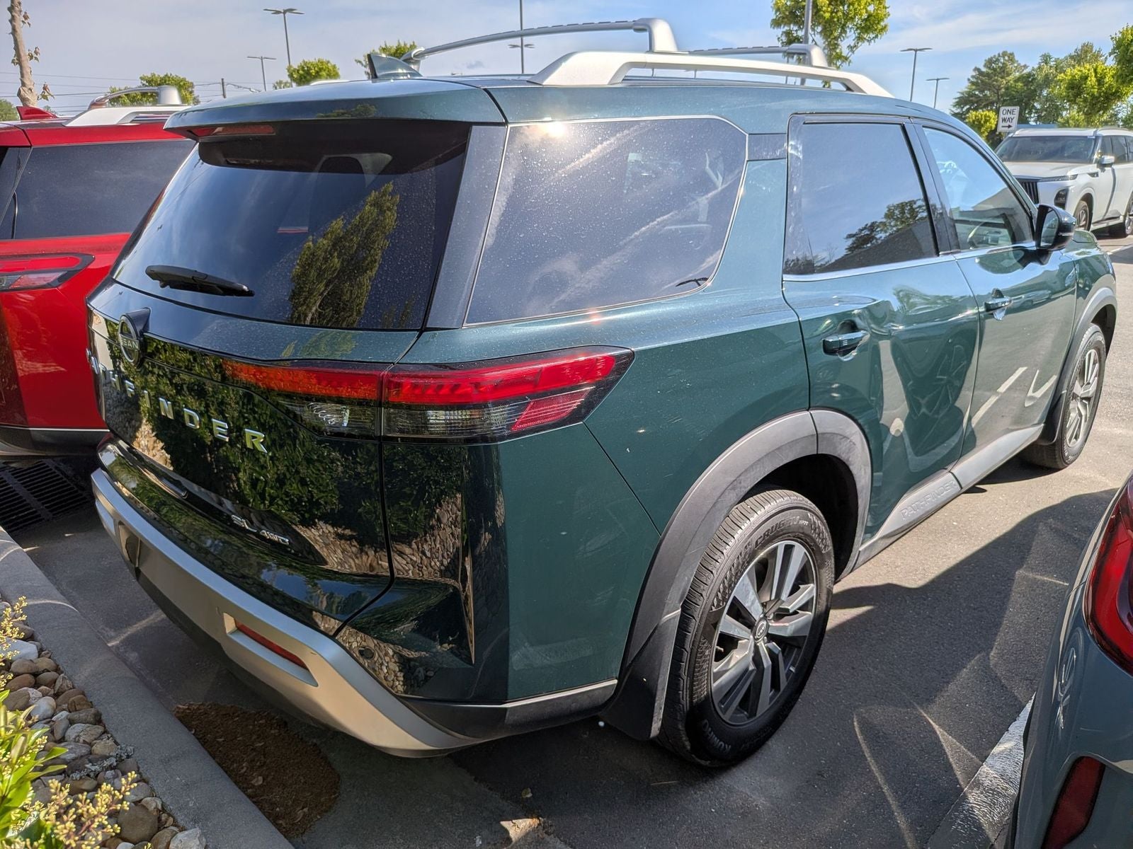 2024 Nissan Pathfinder SL