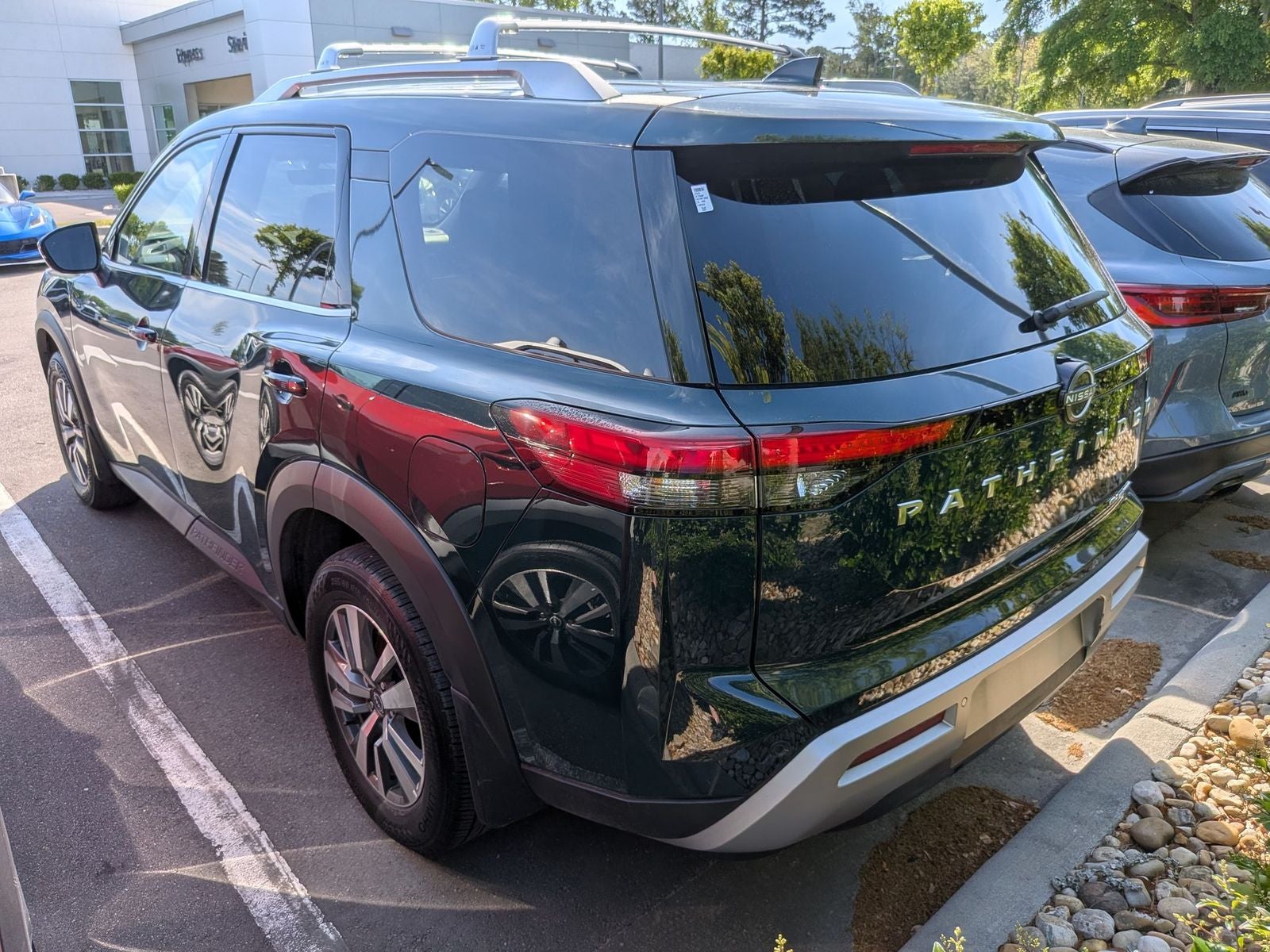 2024 Nissan Pathfinder SL