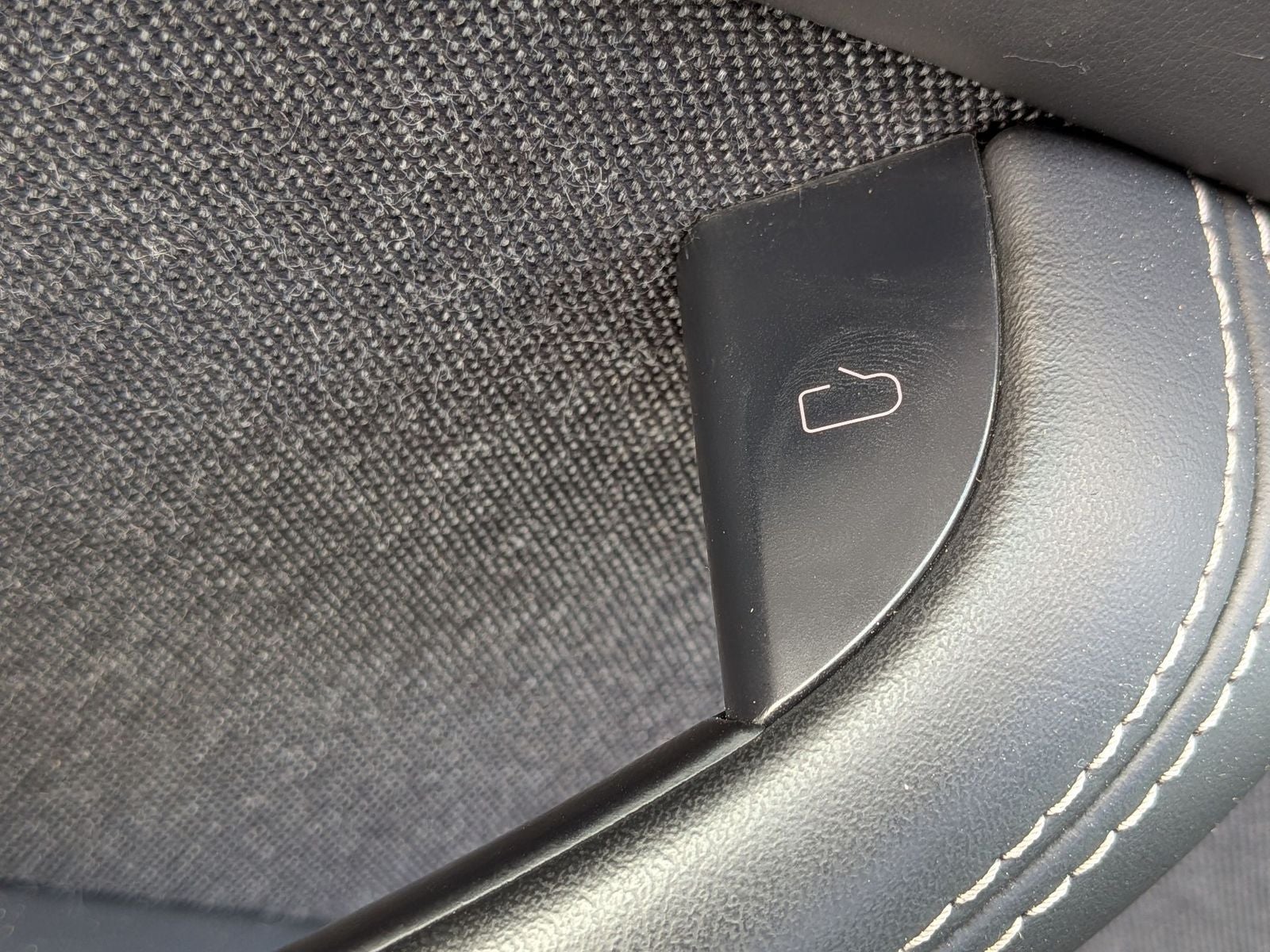 2022 Tesla Model X Base