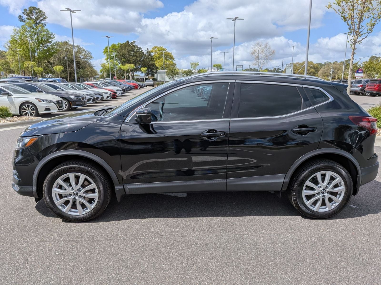 2022 Nissan Rogue Sport SV