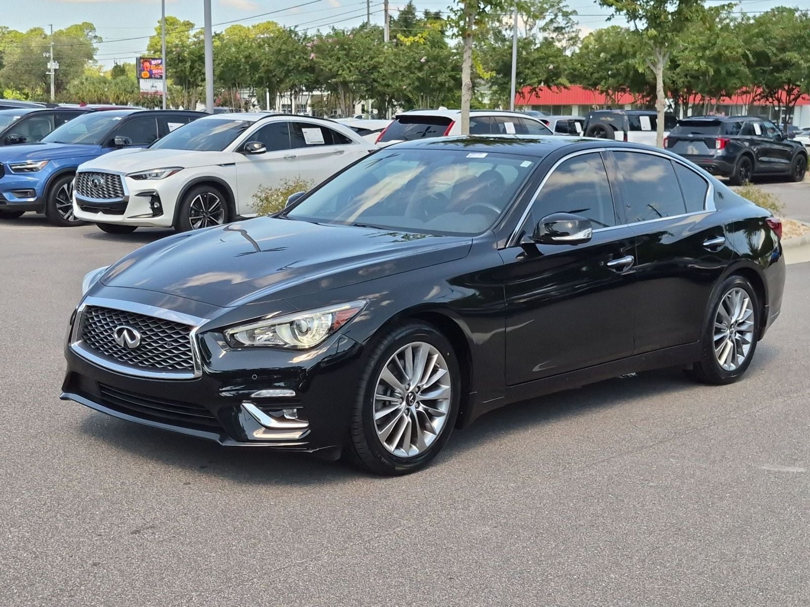 2023 INFINITI Q50 LUXE