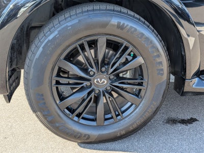 2023 INFINITI QX80 LUXE