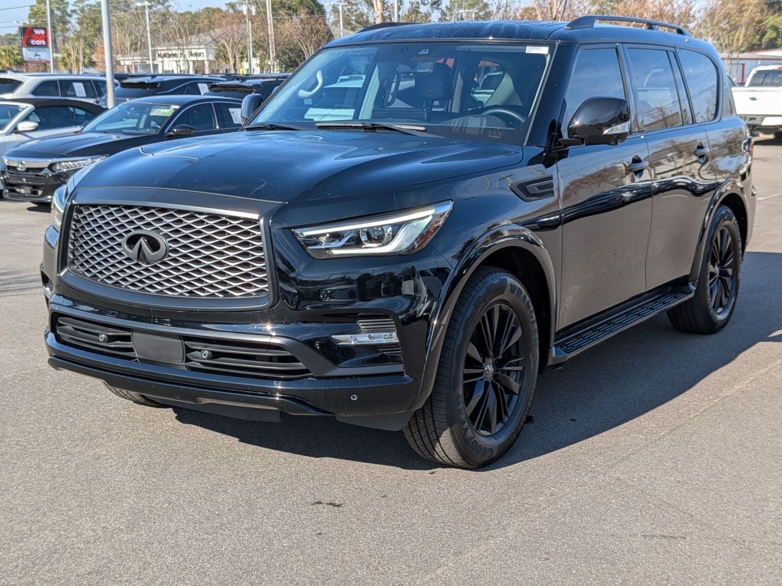 2023 INFINITI QX80 LUXE