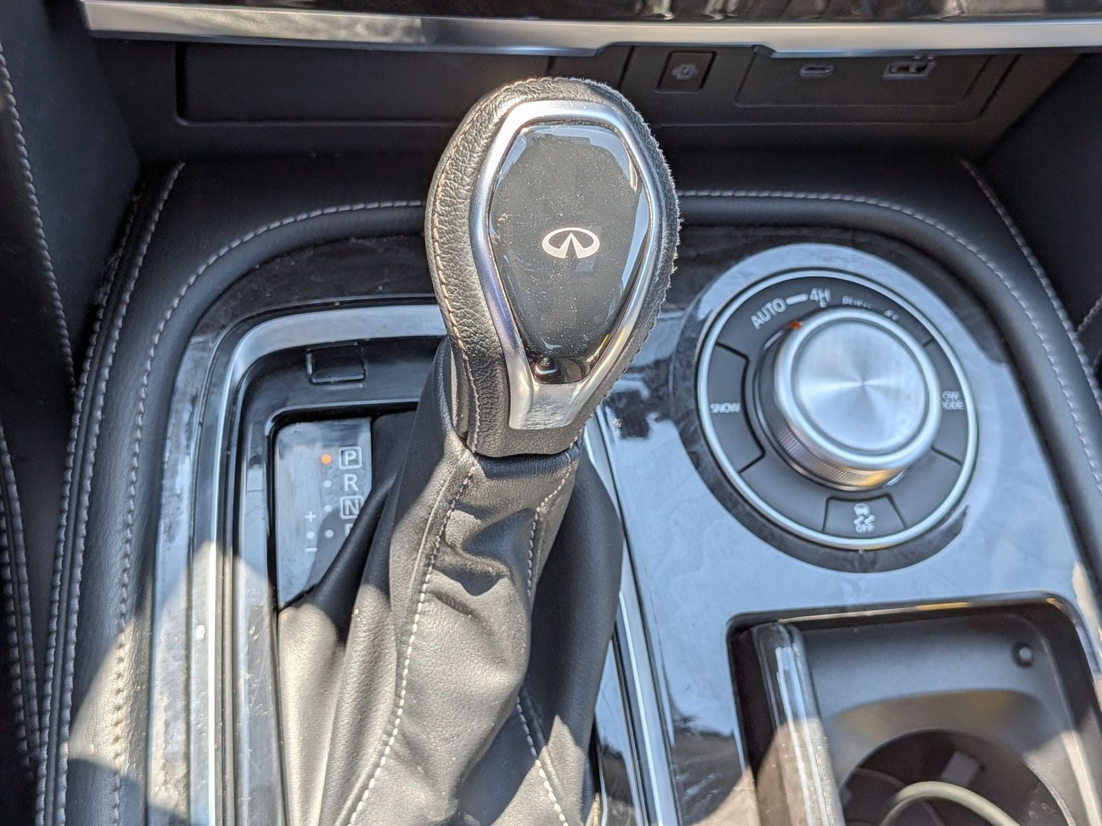 2024 INFINITI QX80 LUXE