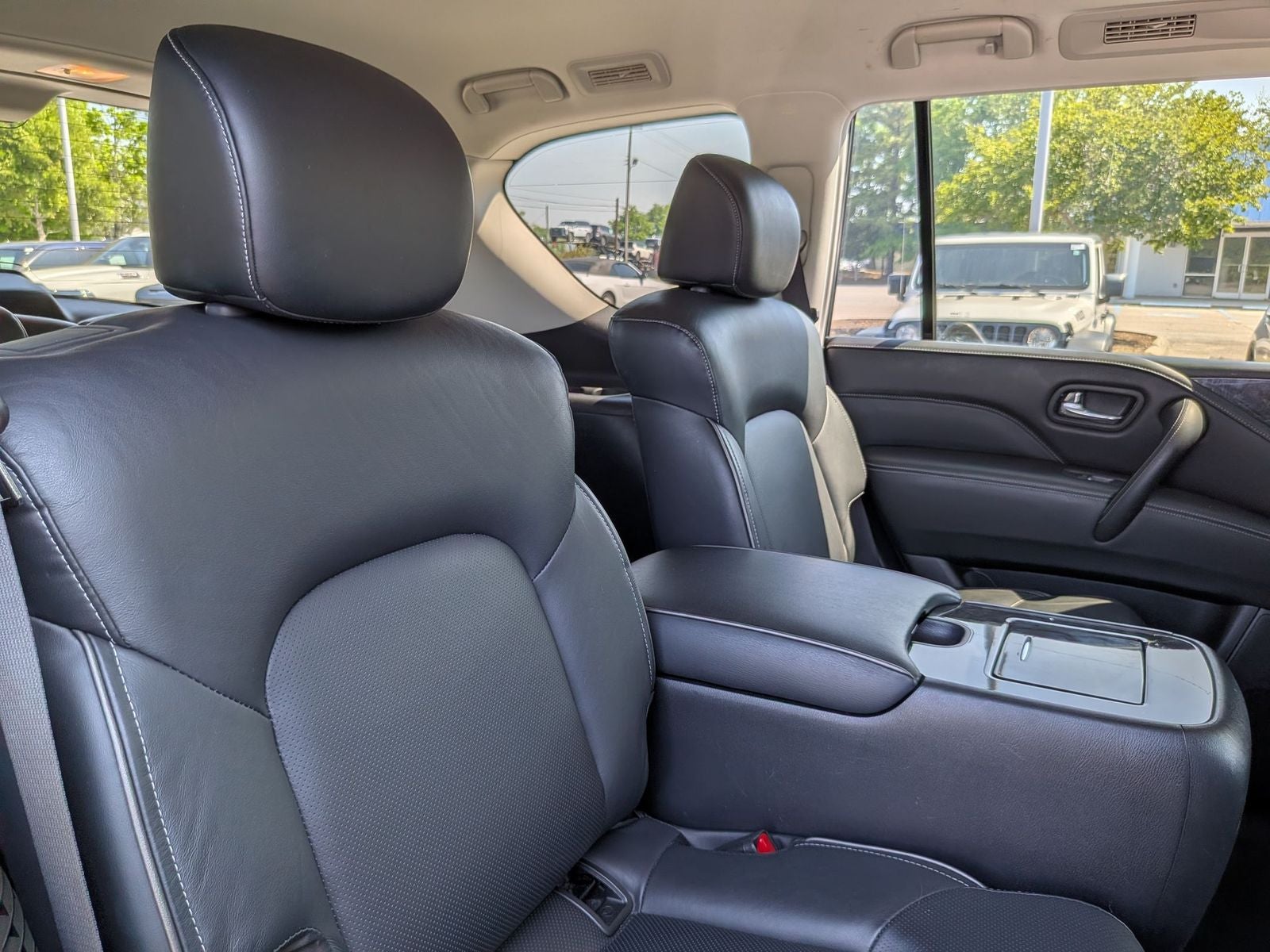 2024 INFINITI QX80 LUXE