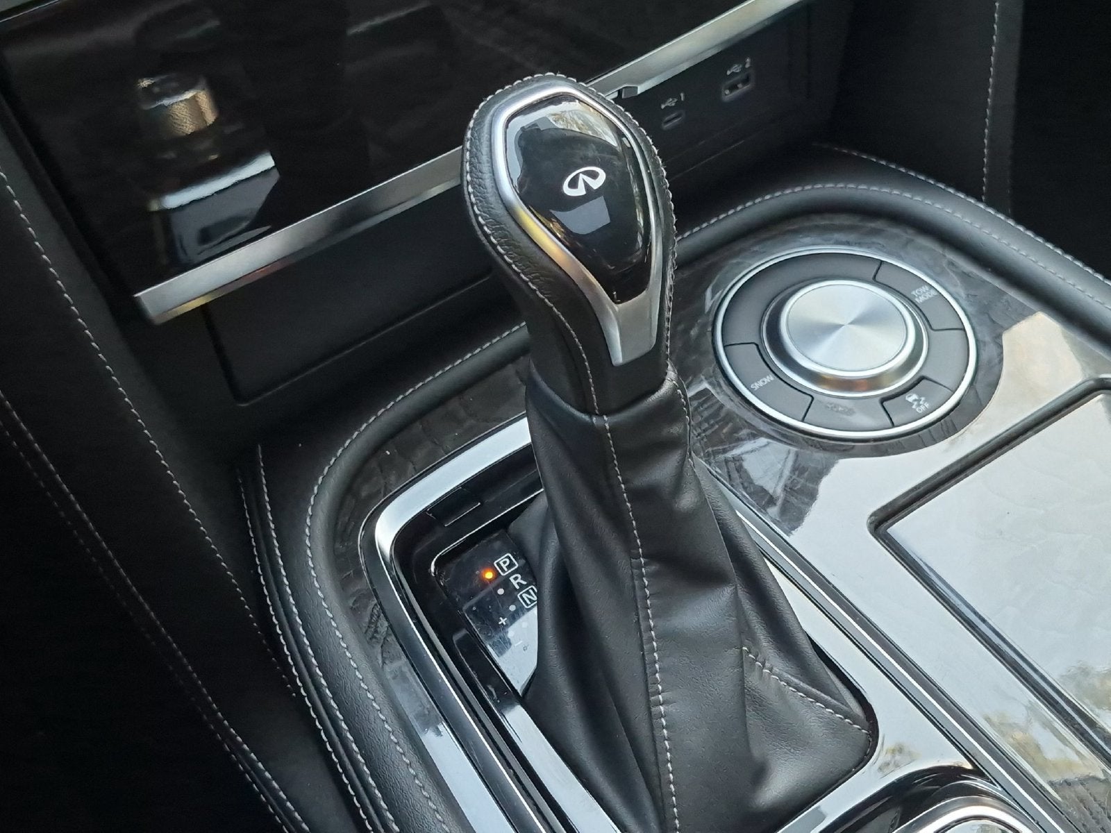 2023 INFINITI QX80 LUXE