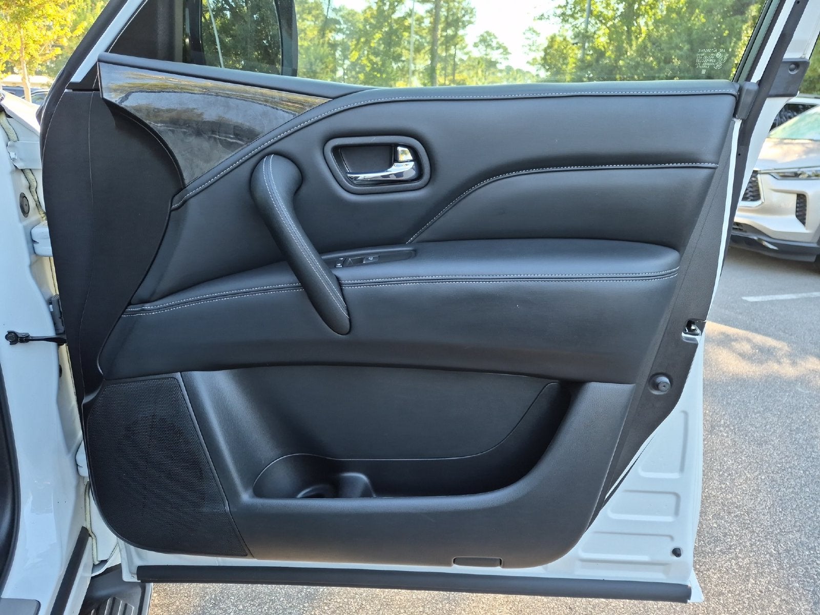 2023 INFINITI QX80 LUXE