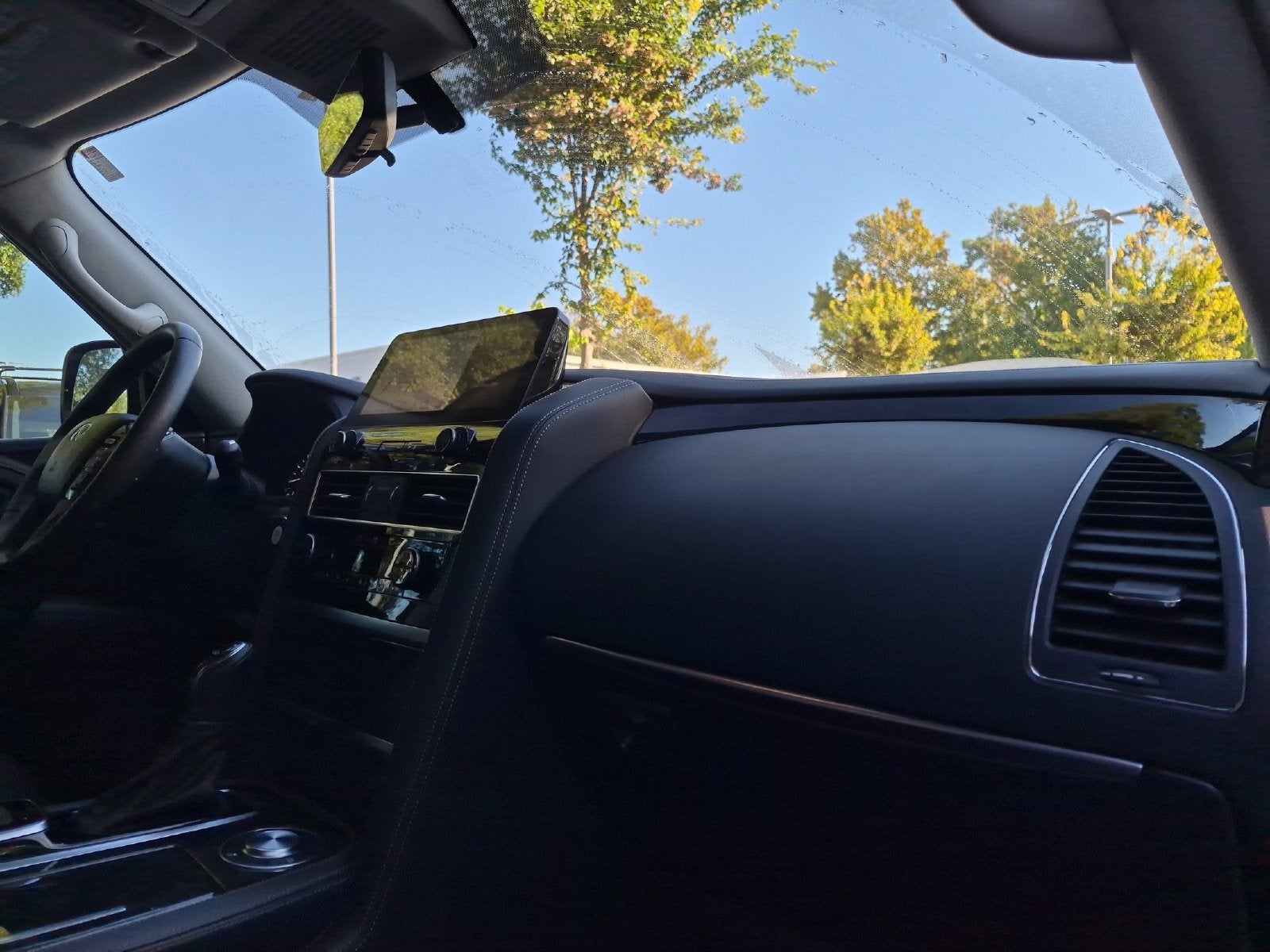 2023 INFINITI QX80 LUXE