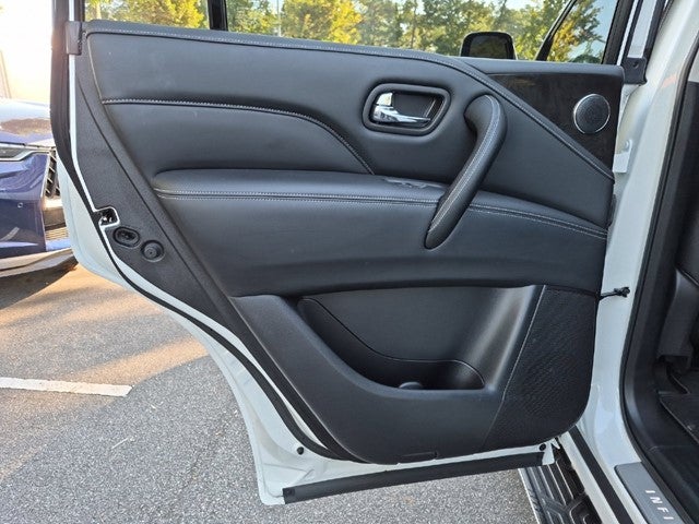 2023 INFINITI QX80 LUXE