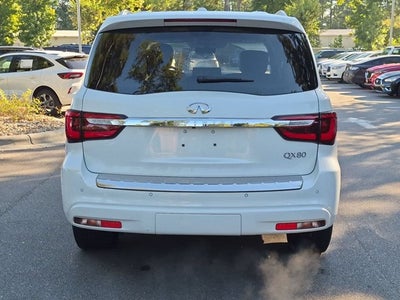 2023 INFINITI QX80 LUXE