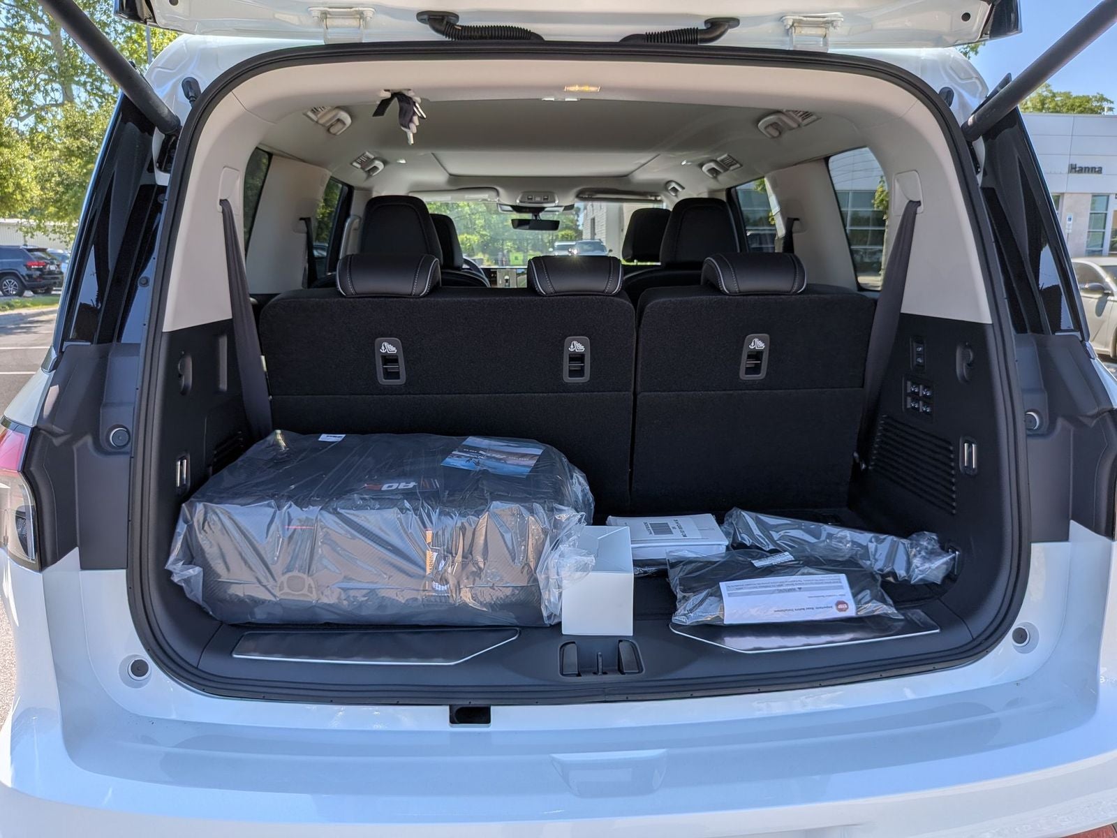 2026 INFINITI QX80 LUXE