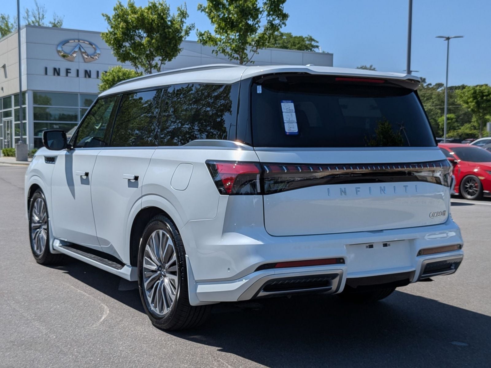 2026 INFINITI QX80 LUXE